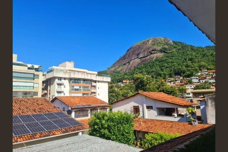 Casa à venda com 210m², 4 quartos e 2 vagas