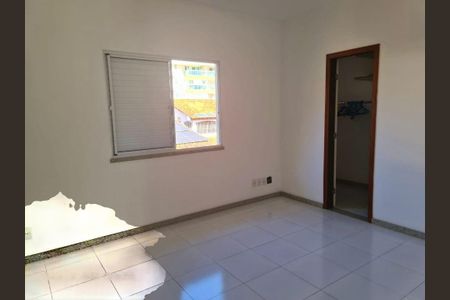 Casa à venda com 210m², 4 quartos e 2 vagas