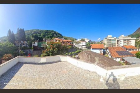 Casa à venda com 210m², 4 quartos e 2 vagas