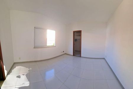 Casa à venda com 210m², 4 quartos e 2 vagas