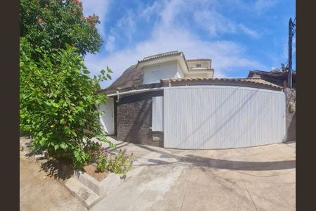 Casa à venda com 210m², 4 quartos e 2 vagas