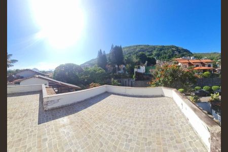 Casa à venda com 210m², 4 quartos e 2 vagas