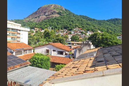 Casa à venda com 210m², 4 quartos e 2 vagas
