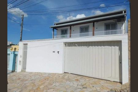 Casa à venda com 235m², 3 quartos e 4 vagas