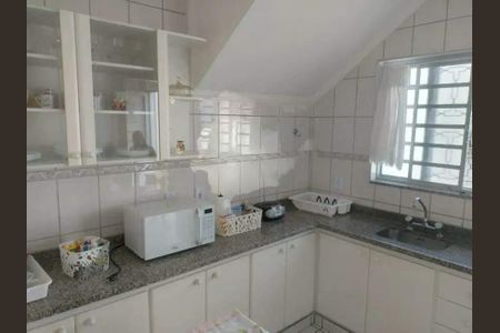 Casa à venda com 235m², 3 quartos e 4 vagas