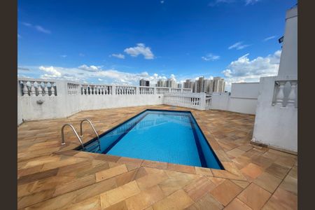 Apartamento à venda com 263m², 4 quartos e 3 vagasÁrea comum - Piscina