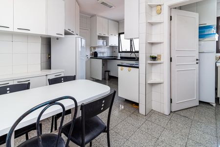 Apartamento à venda com 150m², 3 quartos e 2 vagasCozinha