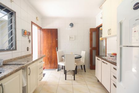 Casa à venda com 135m², 3 quartos e 2 vagasCozinha 