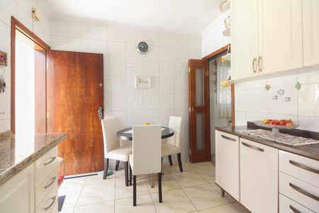 Casa à venda com 135m², 3 quartos e 2 vagasCozinha 