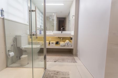 Apartamento à venda com 164m², 2 quartos e 1 vaga Apartamento à venda com 164m², 2 quartos e 1 vagaBanheiro da Suíte 2