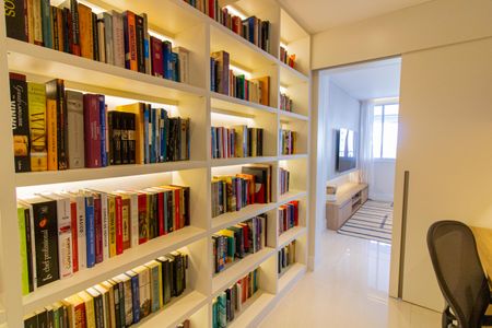 Apartamento à venda com 175m², 3 quartos e 3 vagas Apartamento à venda com 175m², 3 quartos e 3 vagasEscritório