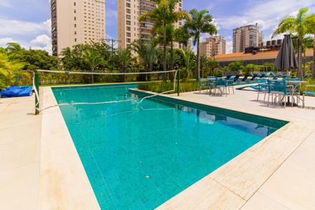 Apartamento à venda com 175m², 3 quartos e 3 vagas Apartamento à venda com 175m², 3 quartos e 3 vagasPiscina