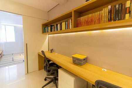 Apartamento à venda com 175m², 3 quartos e 3 vagas Apartamento à venda com 175m², 3 quartos e 3 vagasEscritório