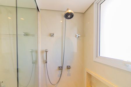 Apartamento à venda com 175m², 3 quartos e 3 vagas Apartamento à venda com 175m², 3 quartos e 3 vagasBanheiro da Suíte 1