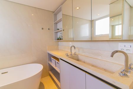 Apartamento à venda com 175m², 3 quartos e 3 vagas Apartamento à venda com 175m², 3 quartos e 3 vagasBanheiro da Suíte 1