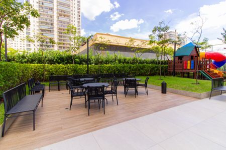 Apartamento à venda com 175m², 3 quartos e 3 vagas Apartamento à venda com 175m², 3 quartos e 3 vagasPlayground