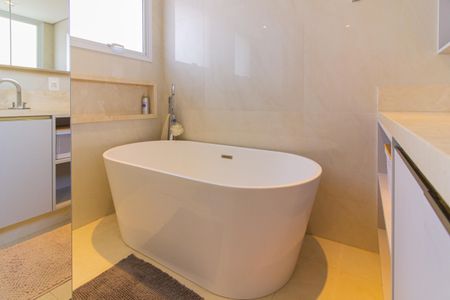 Apartamento à venda com 175m², 3 quartos e 3 vagas Apartamento à venda com 175m², 3 quartos e 3 vagasBanheiro da Suíte 1