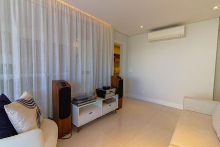 Apartamento à venda com 175m², 3 quartos e 3 vagas Apartamento à venda com 175m², 3 quartos e 3 vagasSala
