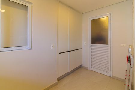 Apartamento à venda com 175m², 3 quartos e 3 vagas Apartamento à venda com 175m², 3 quartos e 3 vagasÁrea de Serviço