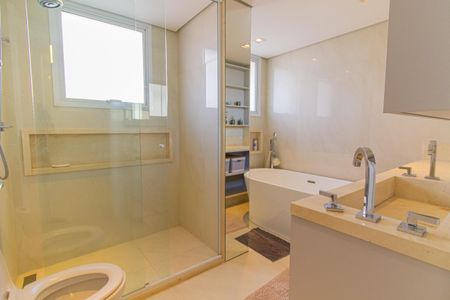 Apartamento à venda com 175m², 3 quartos e 3 vagas Apartamento à venda com 175m², 3 quartos e 3 vagasBanheiro da Suíte 1