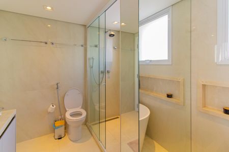 Apartamento à venda com 175m², 3 quartos e 3 vagas Apartamento à venda com 175m², 3 quartos e 3 vagasBanheiro da Suíte 1