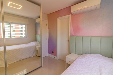 Apartamento à venda com 175m², 3 quartos e 3 vagas Apartamento à venda com 175m², 3 quartos e 3 vagasSuíte 2