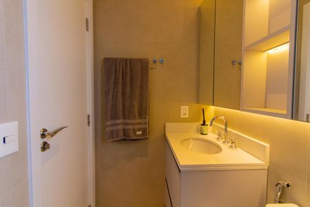 Apartamento à venda com 175m², 3 quartos e 3 vagas Apartamento à venda com 175m², 3 quartos e 3 vagasBanheiro da Suíte 2