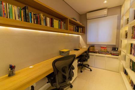 Apartamento à venda com 175m², 3 quartos e 3 vagas Apartamento à venda com 175m², 3 quartos e 3 vagasEscritório