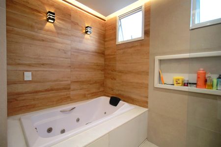 Apartamento à venda com 233m², 3 quartos e 3 vagasBanheiro da Suíte