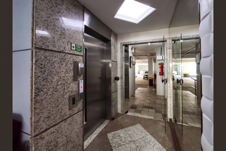 Apartamento à venda com 72m², 2 quartos e 1 vaga Apartamento à venda com 72m², 2 quartos e 1 vagaFachada e portaria