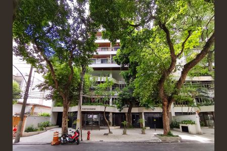 Apartamento à venda com 72m², 2 quartos e 1 vaga Apartamento à venda com 72m², 2 quartos e 1 vagaFachada e portaria