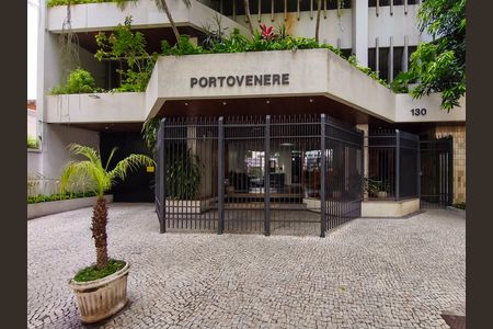 Apartamento à venda com 72m², 2 quartos e 1 vaga Apartamento à venda com 72m², 2 quartos e 1 vagaFachada e portaria