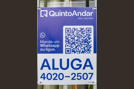 Apartamento para alugar com 64m², 3 quartos e 1 vagaPlaca de aluga instalada na janela do imovel (XHAW-236)