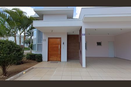 Casa de condomínio para alugar com 170m², 3 quartos e 4 vagasFachada