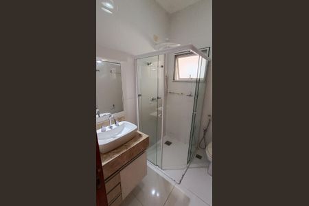 Casa de condomínio para alugar com 170m², 3 quartos e 4 vagasBanheiro da Suíte 1