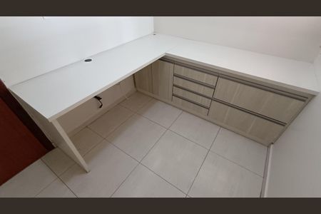 Casa de condomínio para alugar com 170m², 3 quartos e 4 vagasEscritório