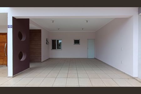 Casa de condomínio para alugar com 170m², 3 quartos e 4 vagasFachada