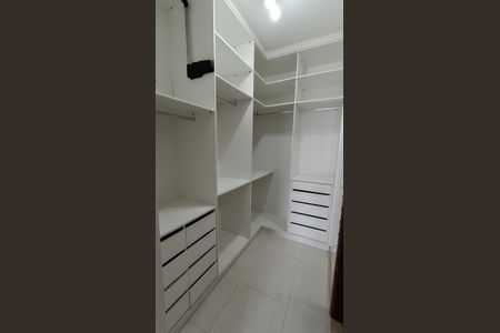 Casa de condomínio para alugar com 170m², 3 quartos e 4 vagasCloset da suíte 3