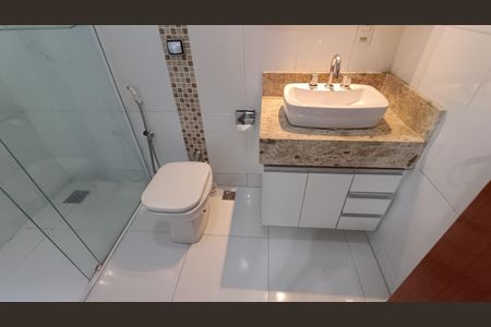 Casa de condomínio para alugar com 170m², 3 quartos e 4 vagasBanheiro da Suíte 3