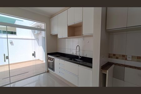 Casa de condomínio para alugar com 170m², 3 quartos e 4 vagasCopa