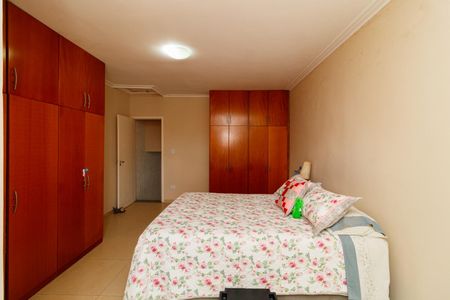 Casa à venda com 72m², 3 quartos e 2 vagasSuíte 2