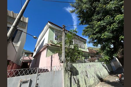 Casa para alugar com 95m², 2 quartos e sem vagaFachada + plaquinha