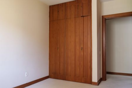 Apartamento à venda com 330m², 5 quartos e 5 vagas Apartamento à venda com 330m², 5 quartos e 5 vagasQuarto 2