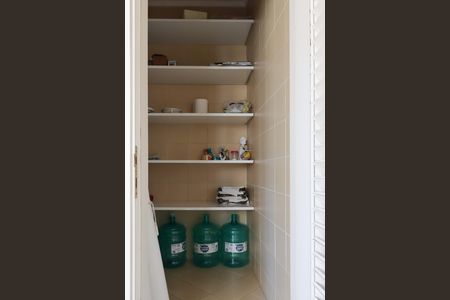 Apartamento à venda com 330m², 5 quartos e 5 vagas Apartamento à venda com 330m², 5 quartos e 5 vagasDispensa da Lavanderia