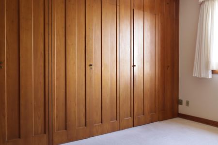 Apartamento à venda com 330m², 5 quartos e 5 vagas Apartamento à venda com 330m², 5 quartos e 5 vagasQuarto 2