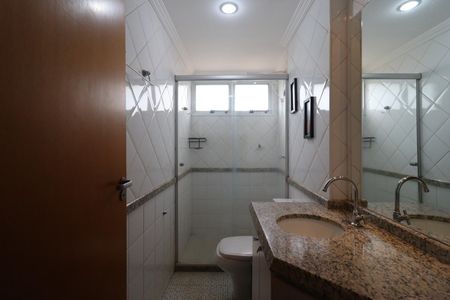 Apartamento para alugar com 55m², 2 quartos e 2 vagas Apartamento para alugar com 55m², 2 quartos e 2 vagasBanheiro da Suíte 1