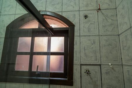 Casa à venda com 185m², 4 quartos e 2 vagas Casa à venda com 185m², 4 quartos e 2 vagasBanheiro - Chuveiro