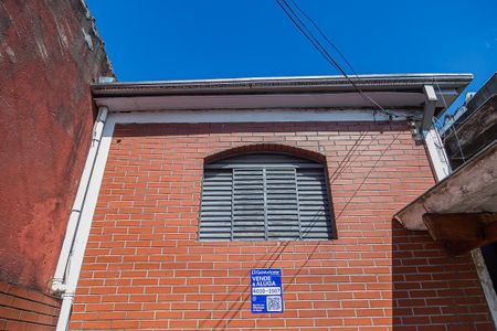 Casa à venda com 185m², 4 quartos e 2 vagas Casa à venda com 185m², 4 quartos e 2 vagasFachada