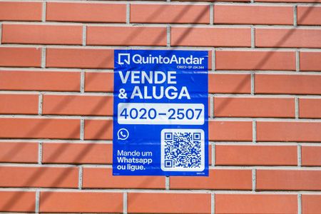 Casa à venda com 185m², 4 quartos e 2 vagas Casa à venda com 185m², 4 quartos e 2 vagasPlaquinha