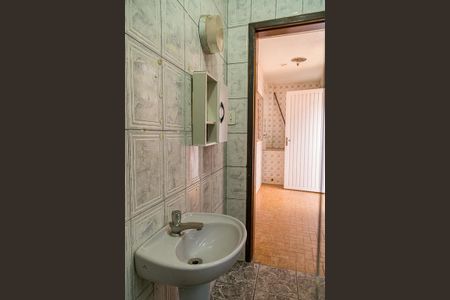 Casa à venda com 185m², 4 quartos e 2 vagas Casa à venda com 185m², 4 quartos e 2 vagasBanheiro